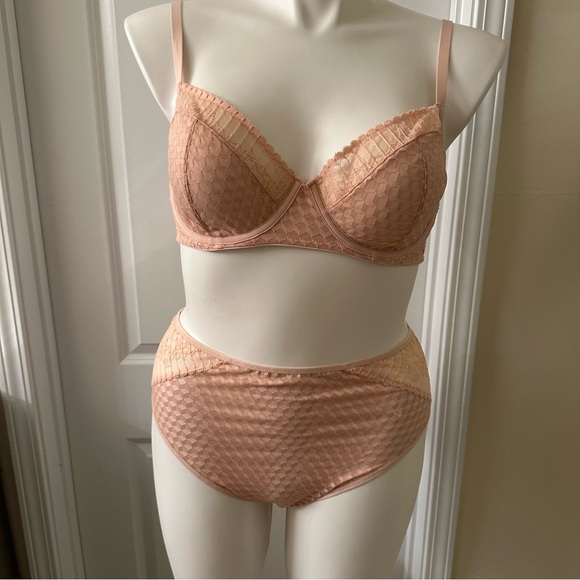 Adore Me bra and panty set. 40D. XL panty. Bra and panty set. Tan. Peach - Picture 1 of 6
